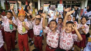 Sekolah di Sumut Kembali Dibuka Pascabencana, Siswa Belajar di Luar Ruangan