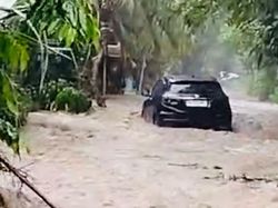 Hujan Deras Sejak Pagi, Wilayah Manggis Karangasem Terendam Banjir