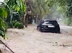 Hujan Deras Sejak Pagi, Wilayah Manggis Karangasem Terendam Banjir