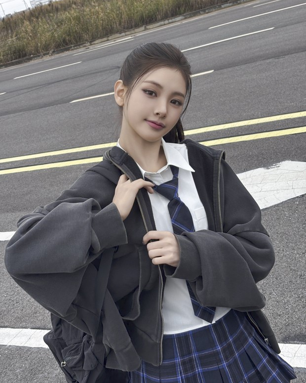 Yihyun Baby DONT Cry/ Foto: x.com/BabyDONTCry_BDC Sementara itu, Jo Yi Hyun atau akrab dipanggil dengan nama panggung Yihyun sukses memulai debut bersama Baby DONT Cry pada Juni 2025.