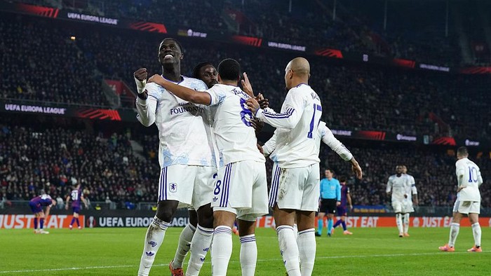 Hot Hot Aston Villa, Barca Aja Kalah Panas