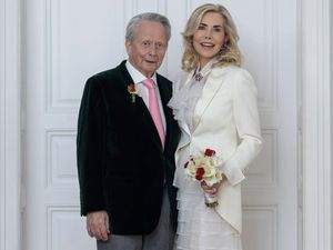 Dulu Dinikahi 2 Pangeran, Sosialita Ini Kini Menikah dengan Miliarder Porsche