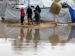 Rumah Roboh-Tenda Banjir Usai Hujan Lebat di Gaza, 6 Orang Tewas