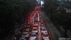 Hujan Reda, Kemacetan Justru Menggila di Gatot Subroto