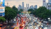 Kemacetan Memanjang di Jalan KH Abdullah Syafei Usai Hujan