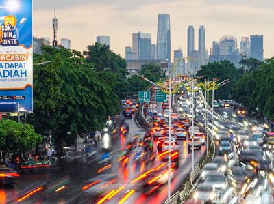 Kemacetan Memanjang di Jalan KH Abdullah Syafei Usai Hujan