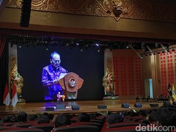 Koster Lapor ke Menkum soal Pungutan Turis Asing Capai Rp 341 Miliar