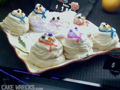 Duh! 9 Kue Natal Ini Berkonsep Ugly Cake yang Bikin Geleng Kepala