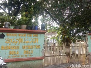 170 Siswa MIS Yasim Roka Bima Belum Dapat MBG, Sekolah Bagikan Jajan