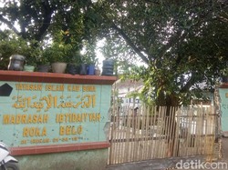 170 Siswa MIS Yasim Roka Bima Belum Dapat MBG, Sekolah Bagikan Jajan