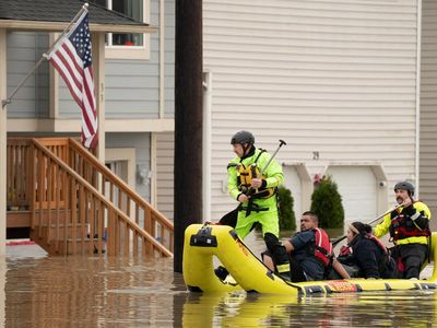 Sungai Atmosfer Picu Banjir Terparah, Washington Lumpuh dan Warga Mengungsi