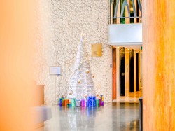 Four Points by Sheraton Bali Ungasan Hadirkan Pohon Natal dari Bohlam Bekas