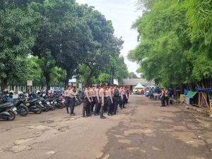Brimob Disiagakan di Kalibata Usai Ricuh Imbas Matel Tewas Dikeroyok