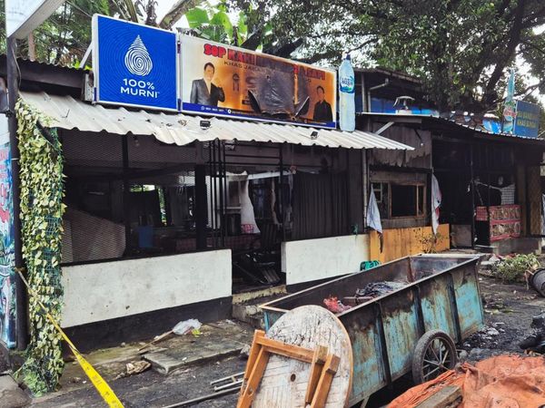 Luluh Lantak! Potret Warung Makan Dibakar di Kalibata, Buntut Ricuh Matel