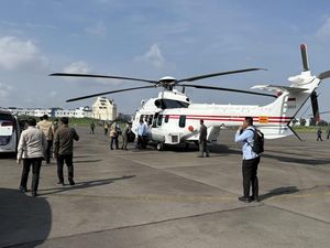 Naik Helikopter, Prabowo Berangkat ke Aceh Tamiang Tinjau Posko Pengungsian