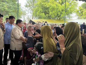 Prabowo ke Pengungsi di Aceh: Pemerintah Akan Habis-habisan Bantu Kalian