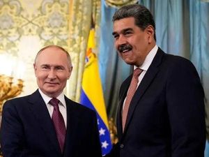 Putin Beri Dukungan ke Maduro yang Bersitegang dengan Trump