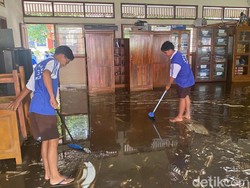 Sekolah di Manggis Karangasem Terendam Banjir hingga Sisakan Lumpur