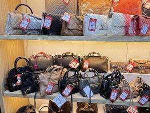 Prada hingga Louis Vuitton Rp 5,5 Juta di Bazaar Tas Branded Grand Indonesia