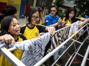 Serunya Festival Mencuci Baju, Siswa SD Dilatih Mandiri dan Disiplin