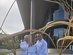 Bupati Sigit Pamungkas Terima Penghargaan Regional Champion Appreciation dari UGM