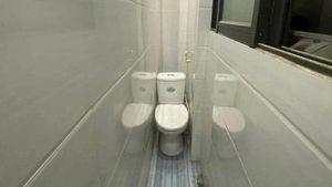 8 Desain Toilet Ini Bisa Bikin Penggunanya Sesak Sekaligus Bingung!