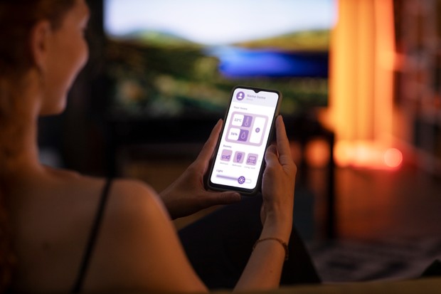 Menyesuaikan kecerahan layar dengan lingkungan sekitar merupakan langkah dasar dalam cara mengatur layar gadget agar mata tidak lelah dan menjaga mata tetap nyaman.