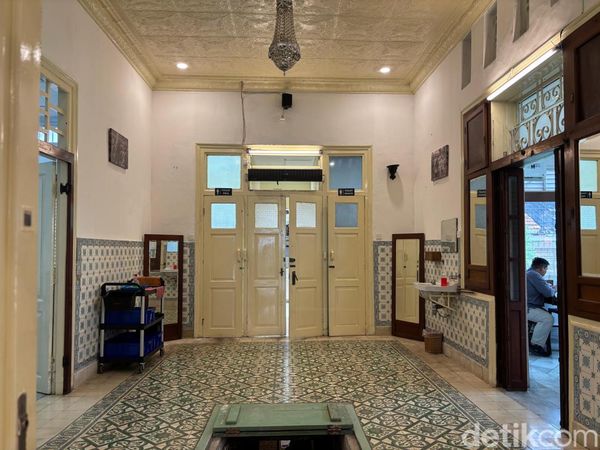 Kulineran di RM Padang yang Punya Bunker Belanda 107 Tahun