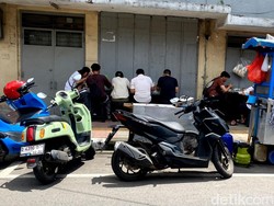 Kondisi Terkini Mie Babi Viral di Bandung, Penjual Lepas Peci-Berstiker Non Halal