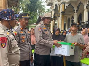 Polres Pelalawan Kirim Bantuan Sembako ke Korban Bencana di Solok Sumbar