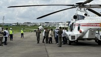 Prabowo Naik Heli dari Medan Tinjau Posko Pengungsian di Langkat