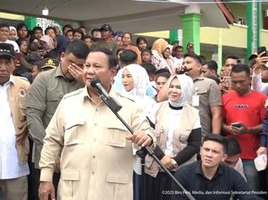 Kunjungi Posko Pengungsi di Langkat, Prabowo: Kalian Keluarga Kami