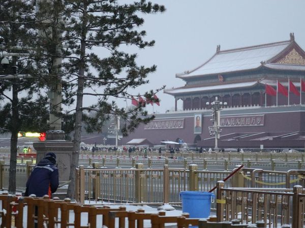 Salju Perdana Musim Dingin Selimuti Beijing