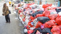 Keluh Kesah Warga Tangsel Gara-gara Tumpukan Sampah