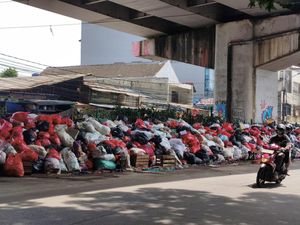 Warga Keluhkan Tumpukan Sampah di Ciputat Tangsel 4 Hari Tak Diangkut