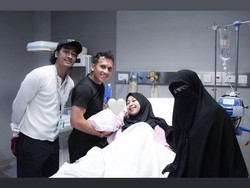 Umi Pipik Pastikan Adiba Khanza Tak Baby Blues Usai Melahirkan Anak Pertama
