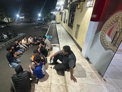 Polisi Amankan 11 Remaja Hendak Tawuran di Bogor, Celurit-Kelewang Disita