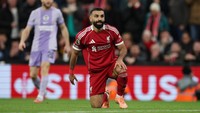 Salah baru dimainkan pada menit ke-26 menggantikan Joe Gomez yang harus meninggalkan lapangan akibat cedera. Penampilan Salah pun mendapat pujian dari rekan setimnya, Hugo Ekitike, yang menilai pemain berusia 33 tahun itu sebagai panutan di dalam maupun luar lapangan. REUTERS/Phil Noble