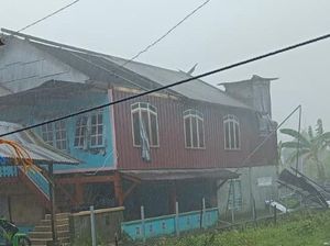 10 Rumah di Desa Pancana Barru Rusak Diterjang Angin Puting Beliung