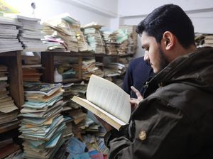 Dari Ruang Bawah Tanah, Warga Baghdad Hidupkan Semangat Membaca