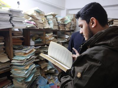 Dari Ruang Bawah Tanah, Warga Baghdad Hidupkan Semangat Membaca