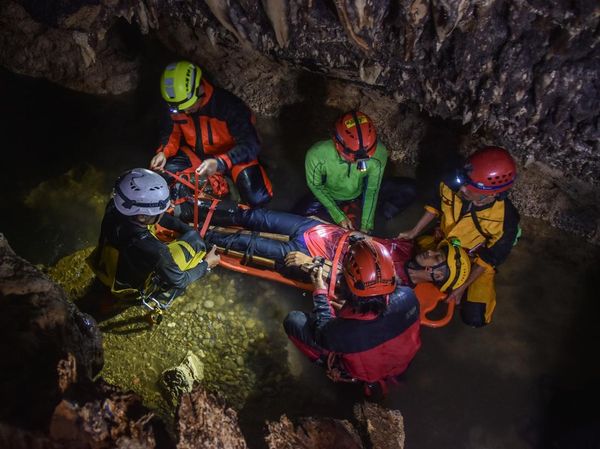 Ekstrem dan Menguras Adrenalin, Simulasi Cave Rescue di Gua Walet Tasikmalaya