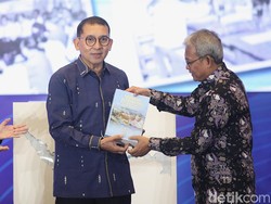 Menbud Fadli Zon Launching Buku Sejarah Indonesia Versi Terbaru