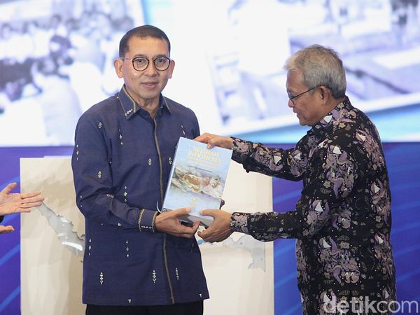 Fadli Zon Luncurkan Buku Sejarah Indonesia