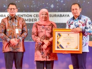 Khofifah Beri Penghargaan Kinerja 2025, BPBD Jatim Raih Sakip AA
