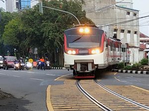 Naik Kereta Melintas di Jalan Raya Solo, Segini Tarifnya