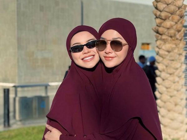 Bak Kembar, Momen Alyssa Daguise dan Maia Estianty Foto Bareng Saat Umrah