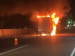 Mobil Boks Terbakar di Tol Jagorawi, Ini Pemicunya