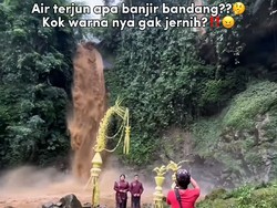 Dikira Banjir Bandang! Foto Pernikahan Berlatar Air Terjun Keruh Ini Viral
