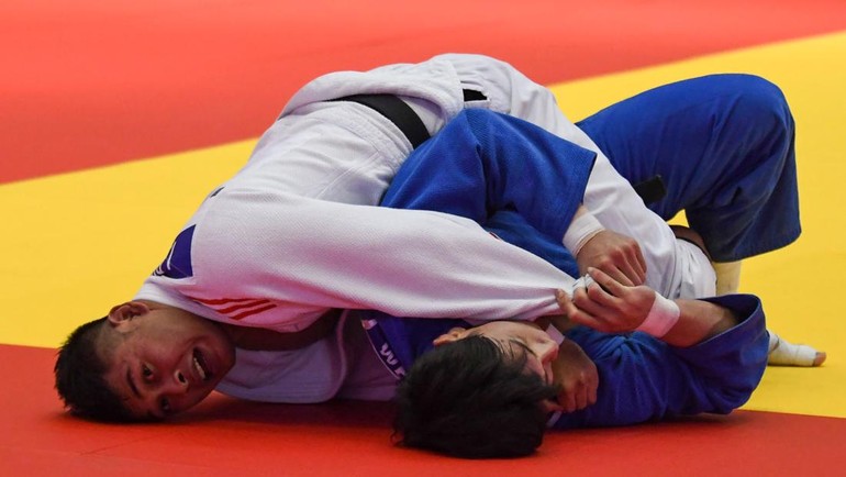 Pertandingan final yang digelar di Auditorium Rajamangala University of Technology Thanyaburi, Pathum Thani, Sabtu (13/12/2025), berlangsung ketat sejak awal. Kedua atlet bermain hati-hati dan mengandalkan strategi, namun I Made Sastra Dharma mampu menjaga fokus serta memanfaatkan peluang untuk mengamankan satu poin penentu kemenangan. ANTARA FOTO/Muhammad Ramdan